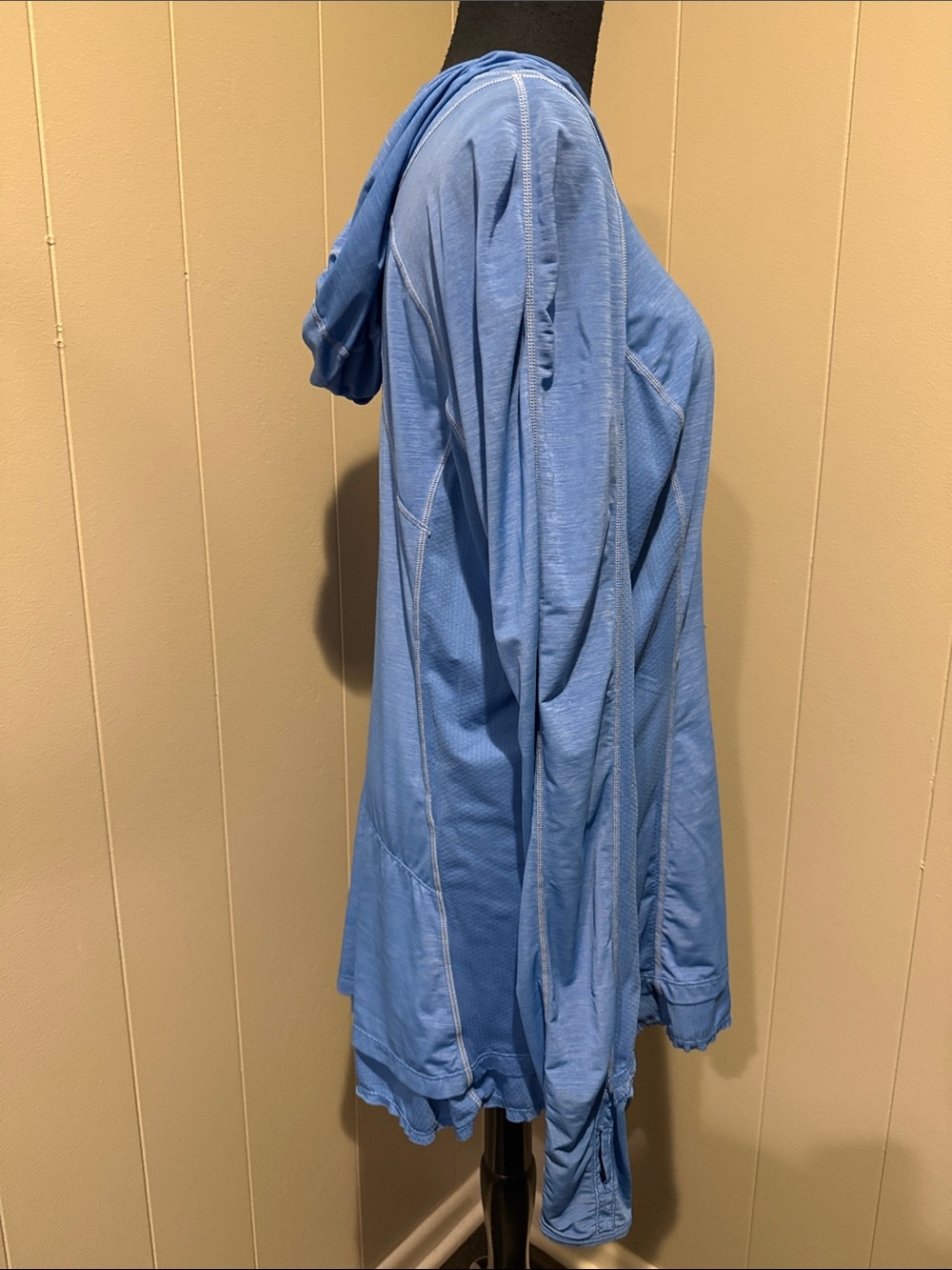 B44 lululemon athletica Women’s 12 Sky Blue Hooded Long-Sleeve Pullover - Picture 2 of 10